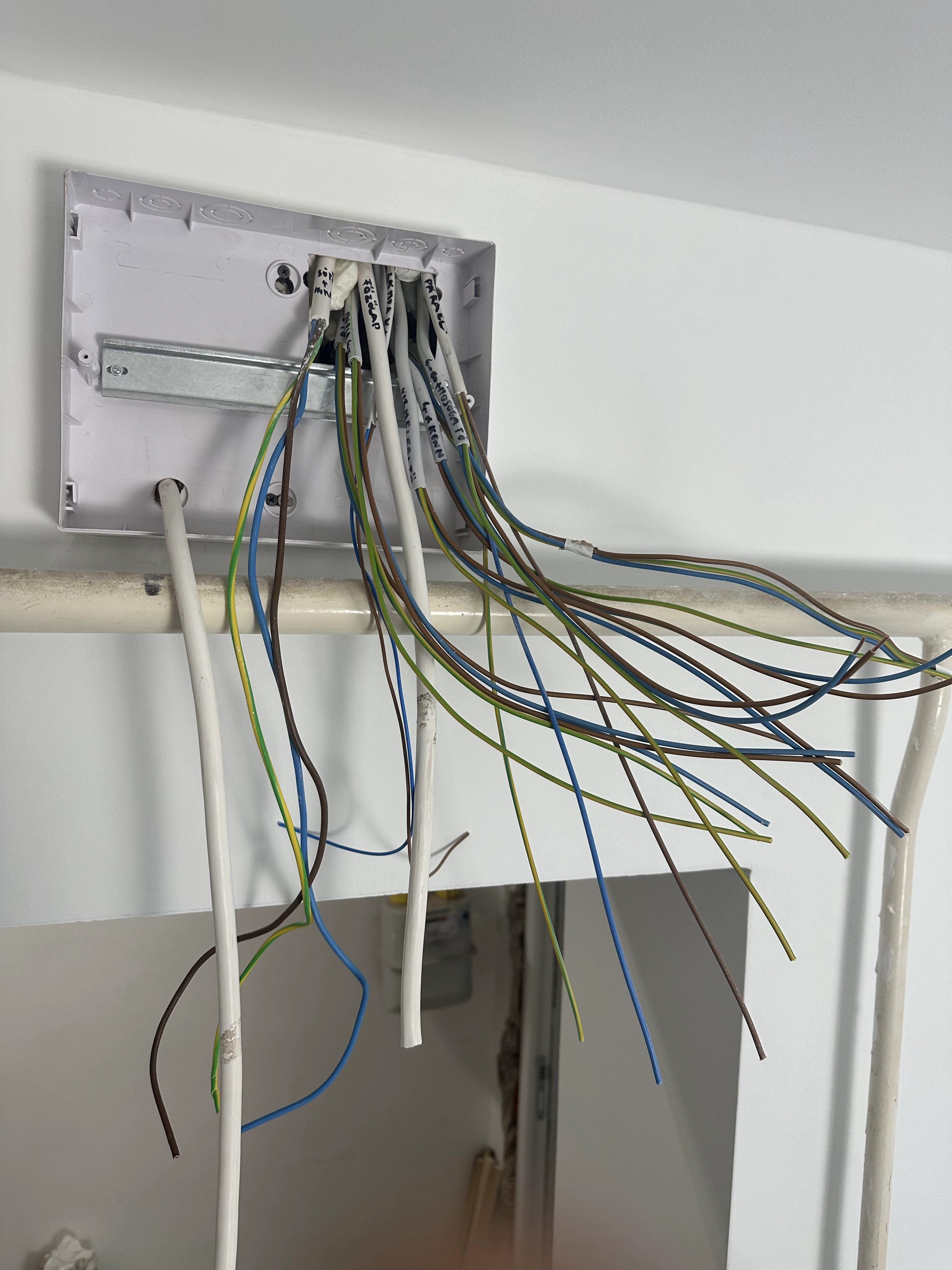 Villanyszerelés országosan – Valkó Vill munkakép 111