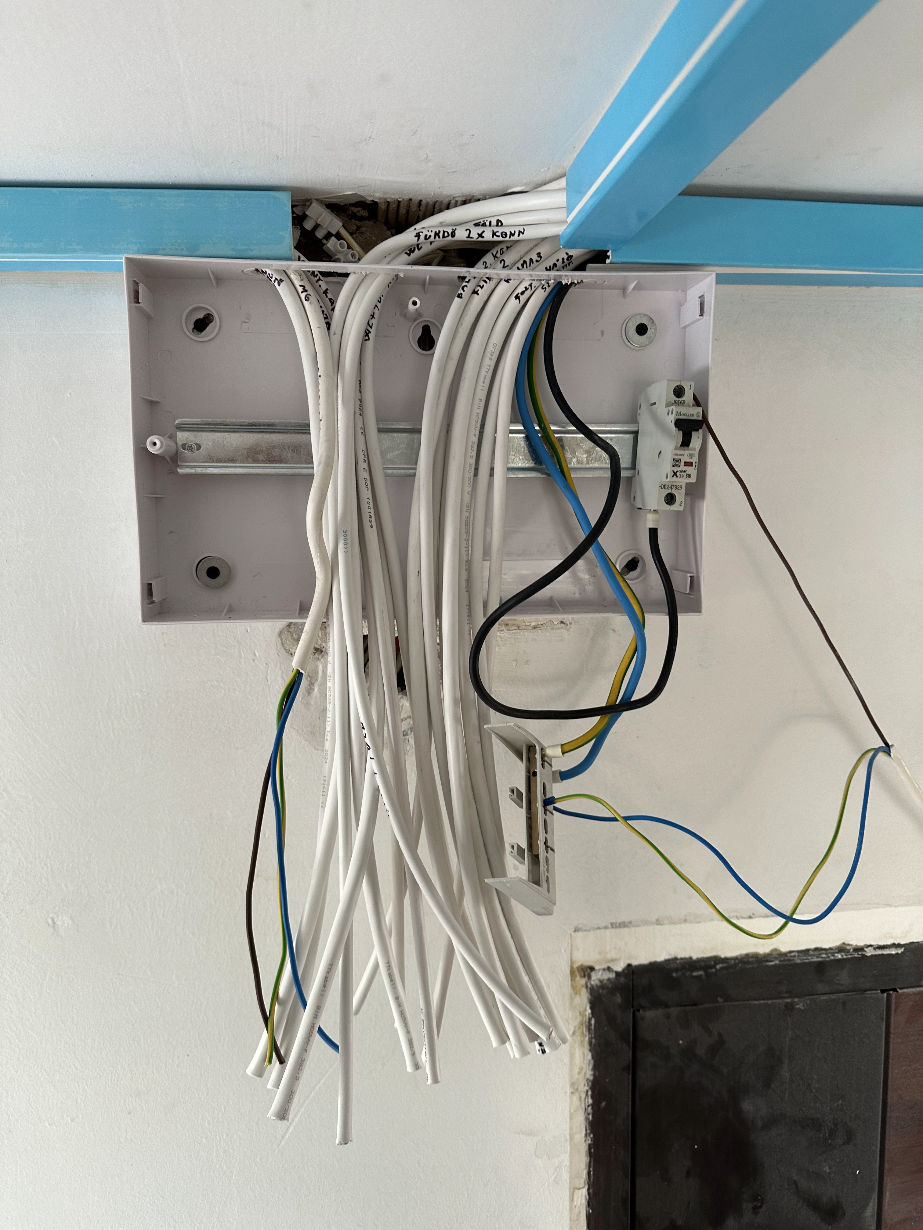 Villanyszerelés országosan – Valkó Vill munkakép 41