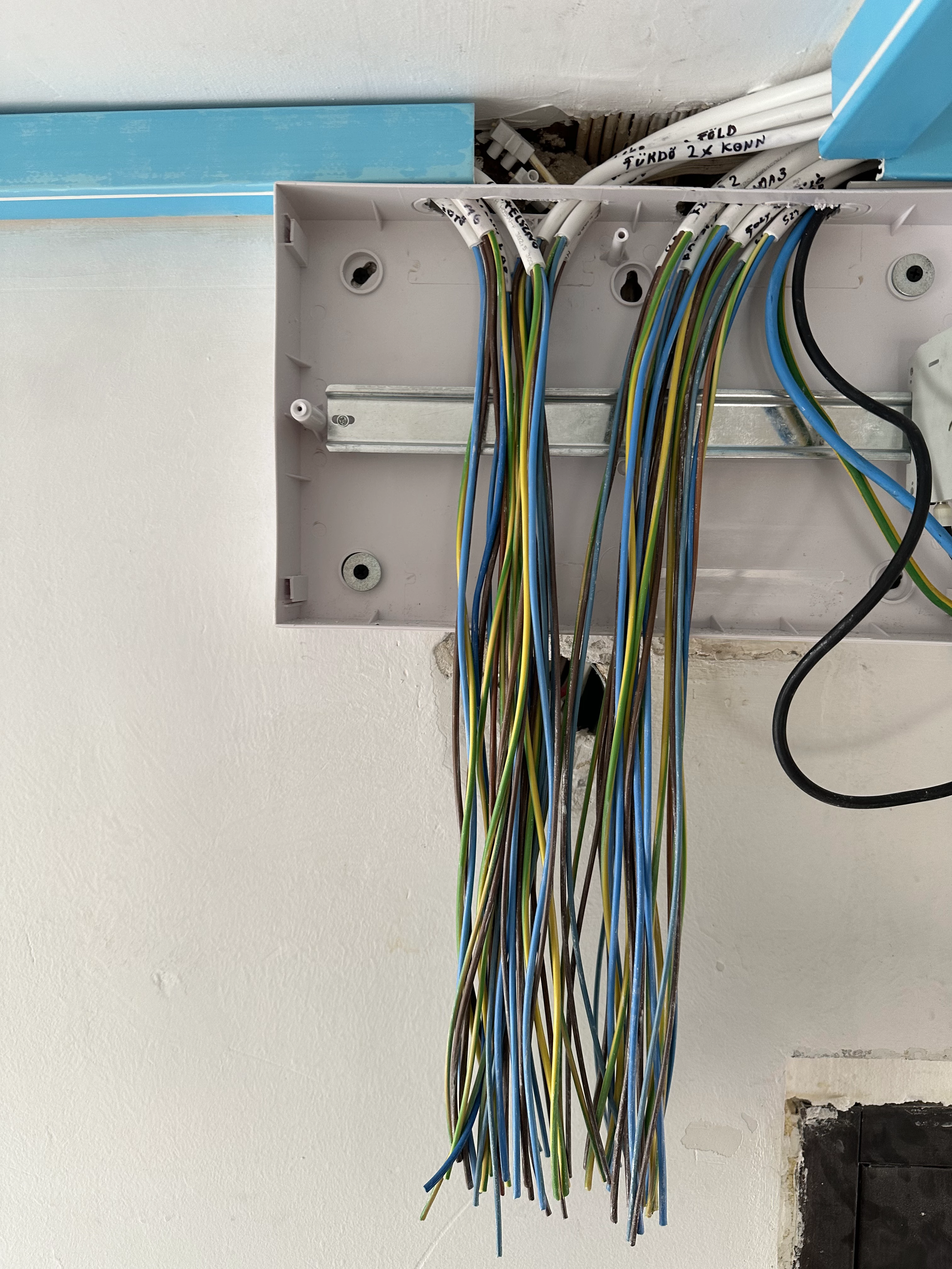 Villanyszerelés országosan – Valkó Vill munkakép 43