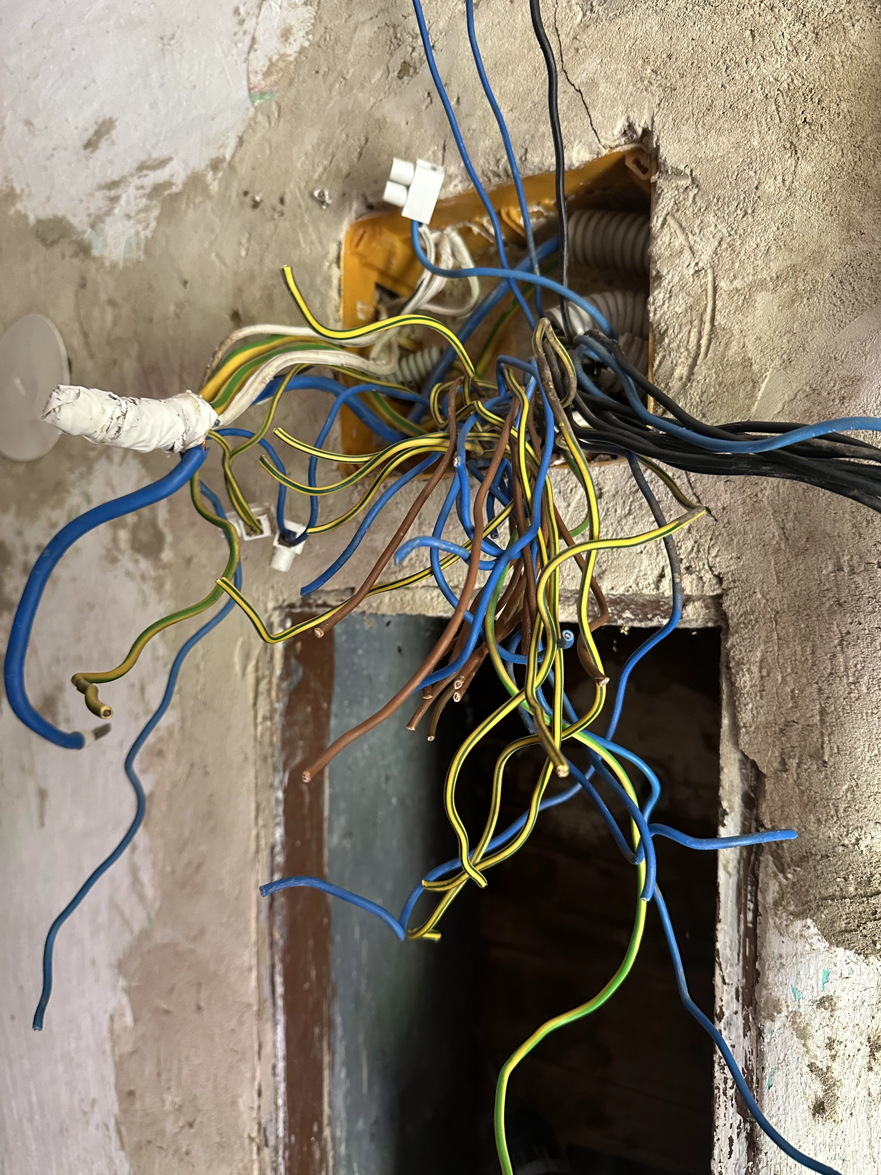 Villanyszerelés országosan – Valkó Vill munkakép 53