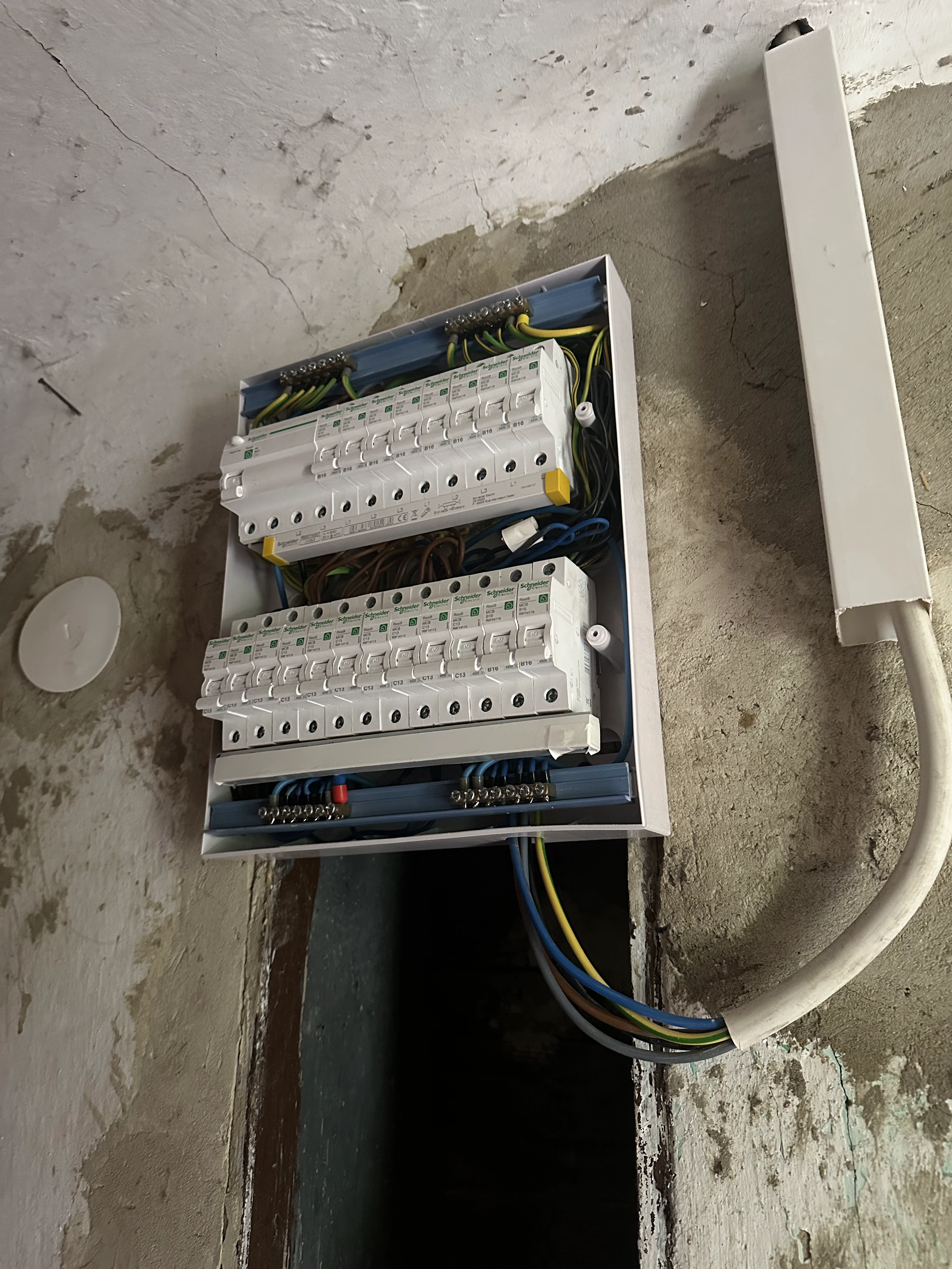 Villanyszerelés országosan – Valkó Vill munkakép 55