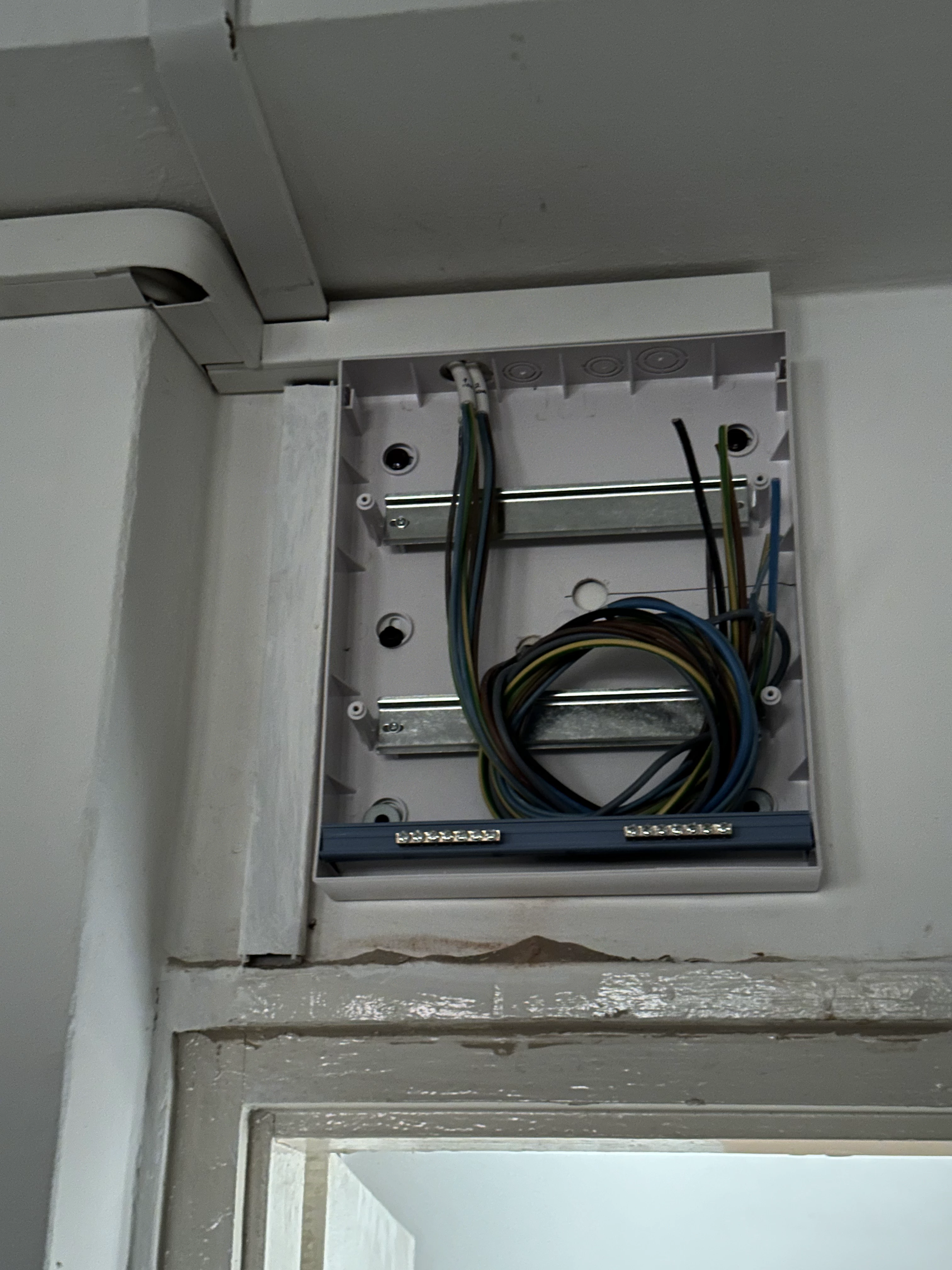 Villanyszerelés országosan – Valkó Vill munkakép 92