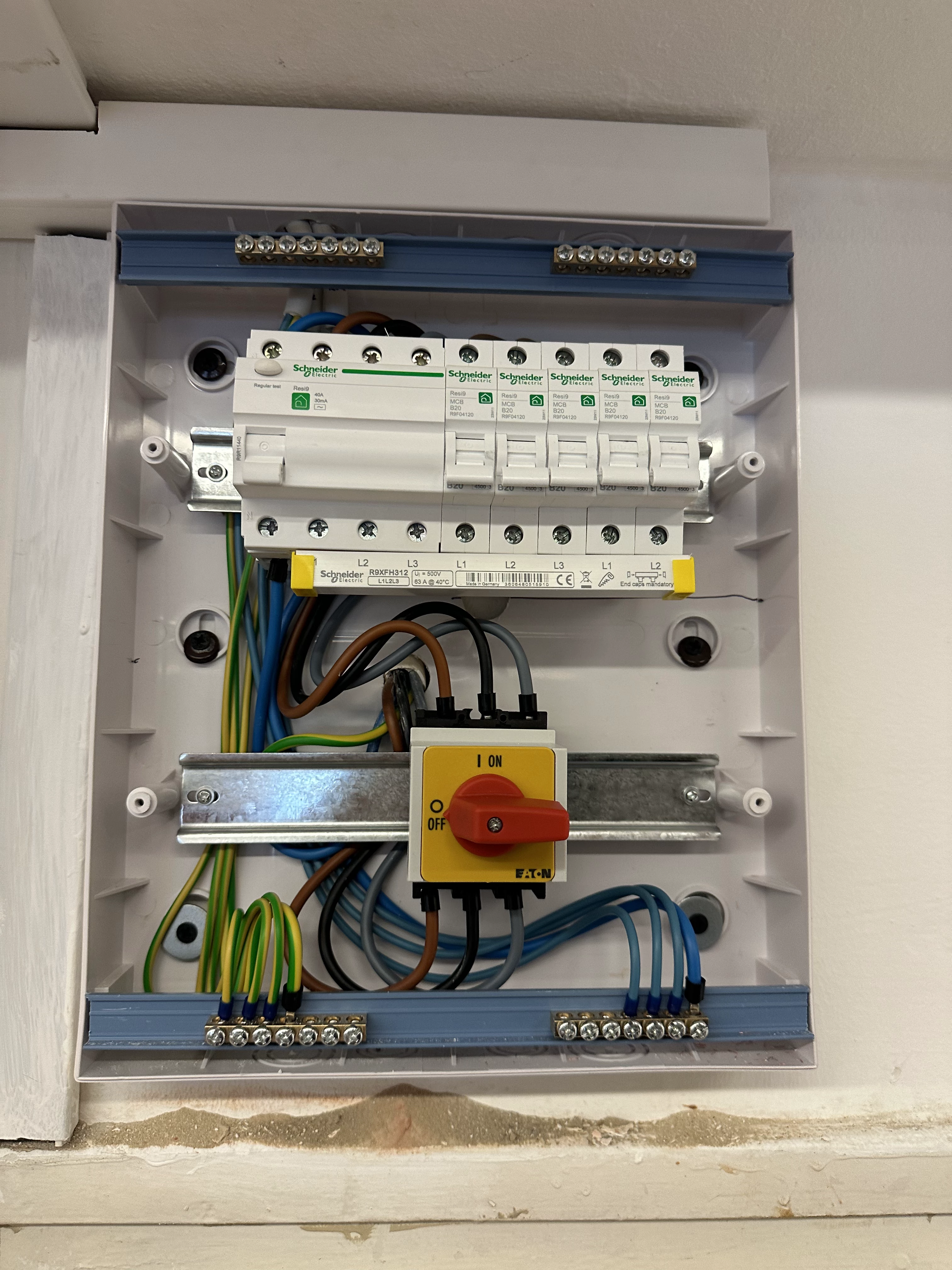 Villanyszerelés országosan – Valkó Vill munkakép 93